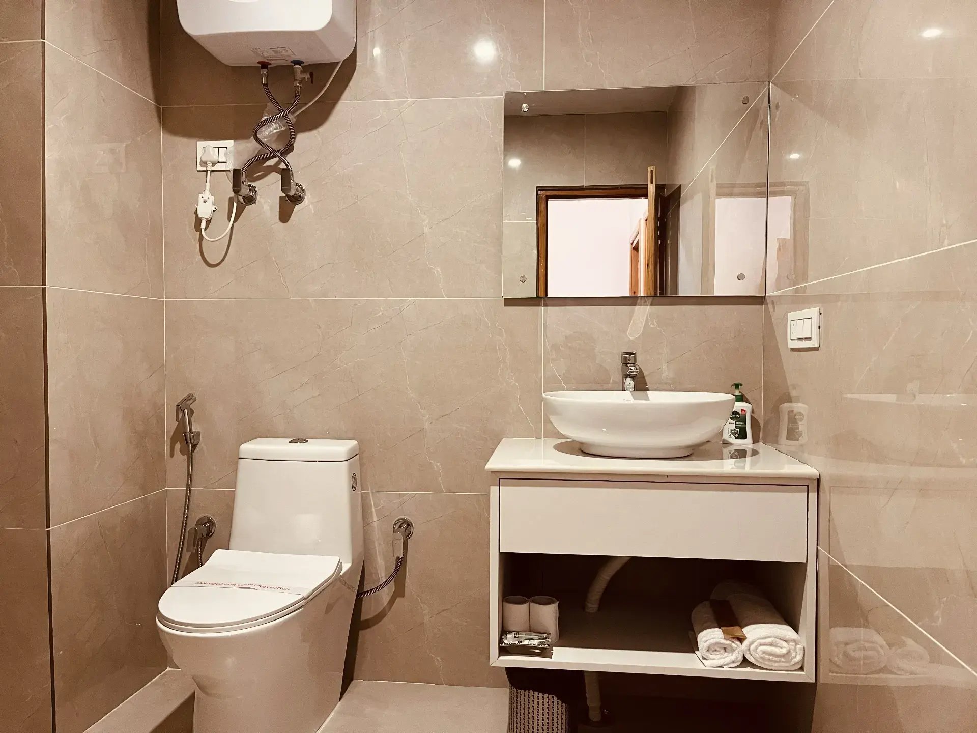 Room 102, photo 6 of 6