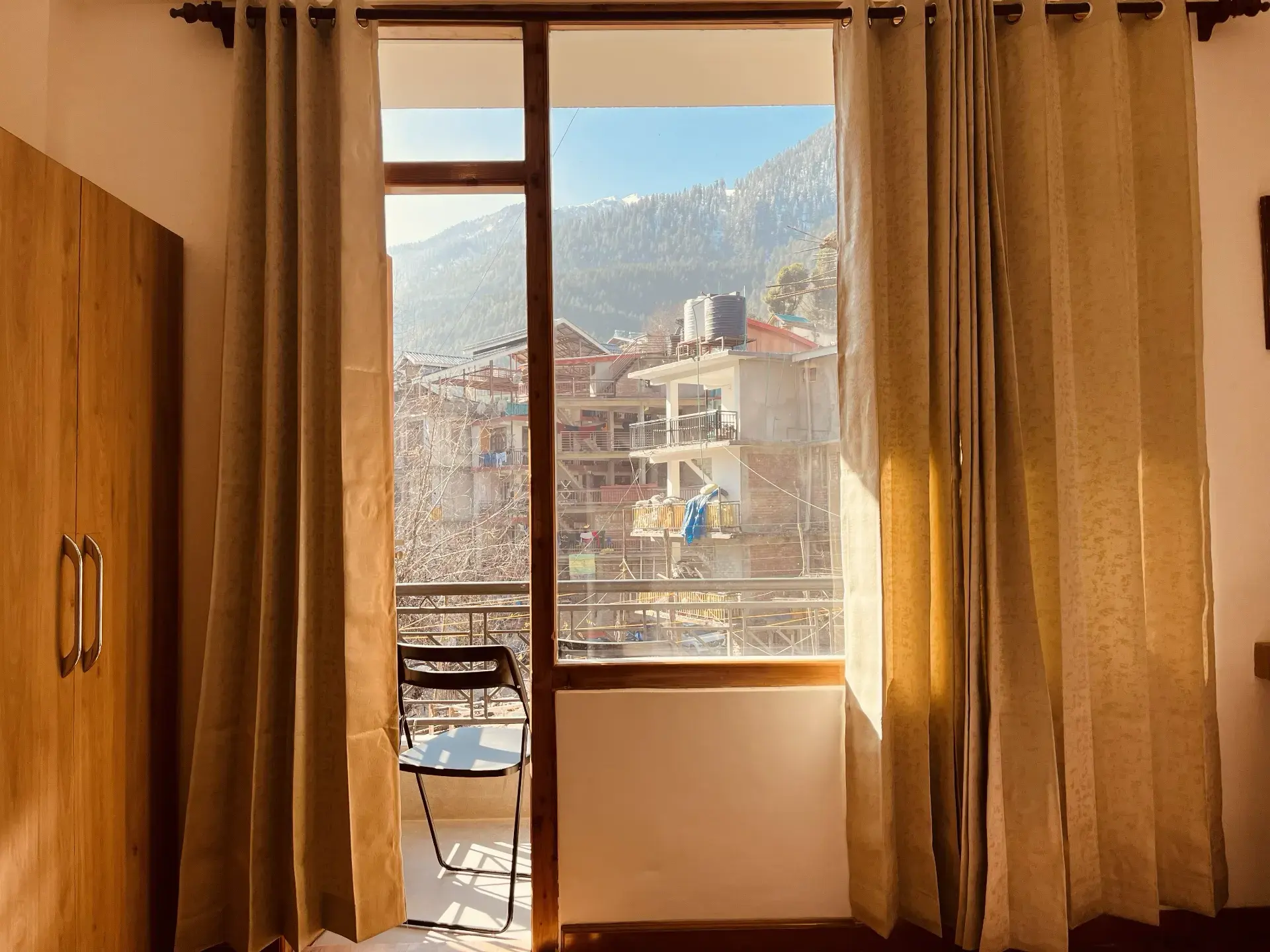 Room 201, photo 6 of 7