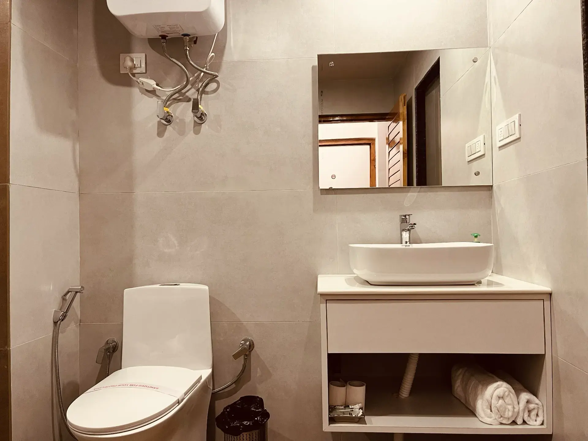 Room 202, photo 6 of 7